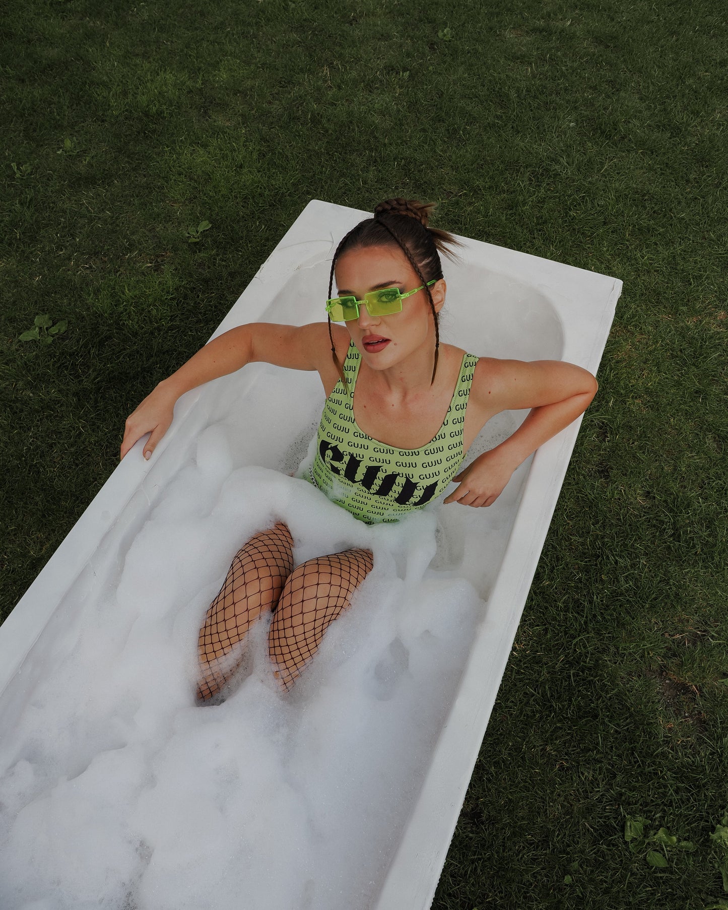 Limettengrüner Badeanzug